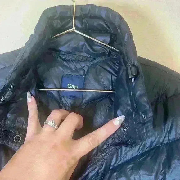 GAP womans down puffer jacket size xtra small in excellent condition - Picture 2 of 9